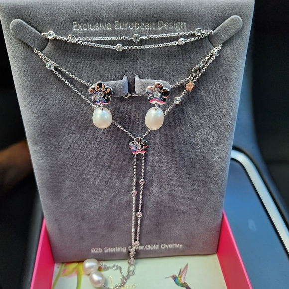ONE OF A KIND CLASSY PEARLS NECKLACE & EARRINGS SET - Picture 2 of 11